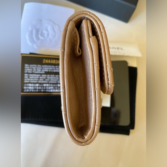 Chanel reissue card holder o case - Picture 8 of 12